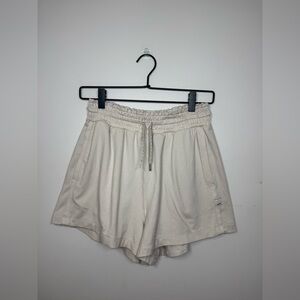 Women’s Vuori Halo Performance Short 2.0-Cream Size XS
